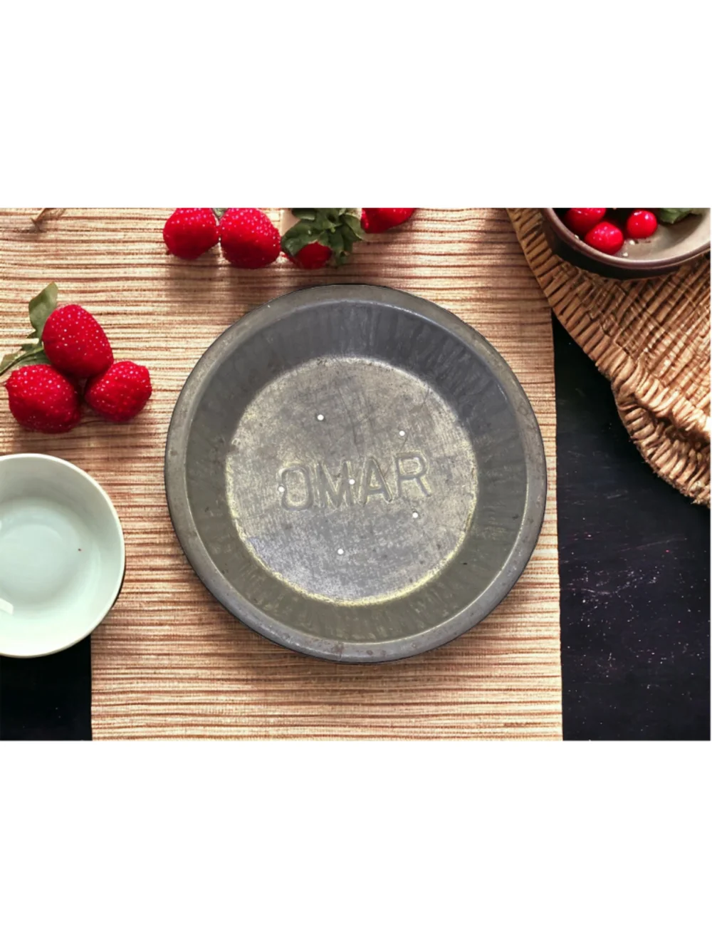 Collectible Farmhouse Kitchen Pie Plate Rustic Retro 1950s Kitchen Omar Brand Gr